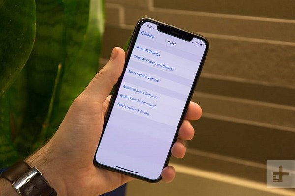 وجود گزینه‌های مختلف برای ریست گوشی آیفون چه معنی دارد